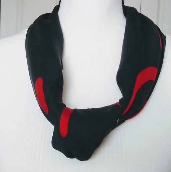 Gucci Silk Scarf - Authentic - Picture 4 of 7